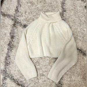Turtleneck Cropped White Sweater Essue